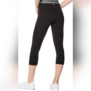 Lululemon black cropped leggings 6